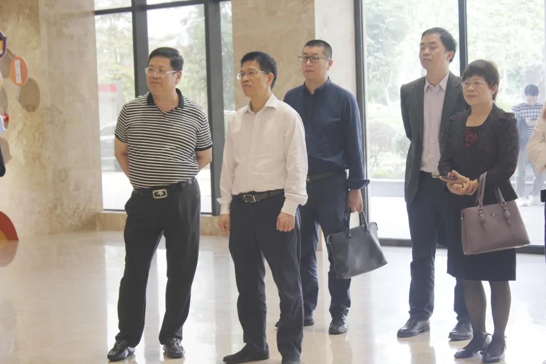校企合作譜新篇，互利共贏謀發(fā)展 | 廣西大學(xué)寧旭初總會(huì)計(jì)師一行蒞臨皇氏集團(tuán)交流指導(dǎo)