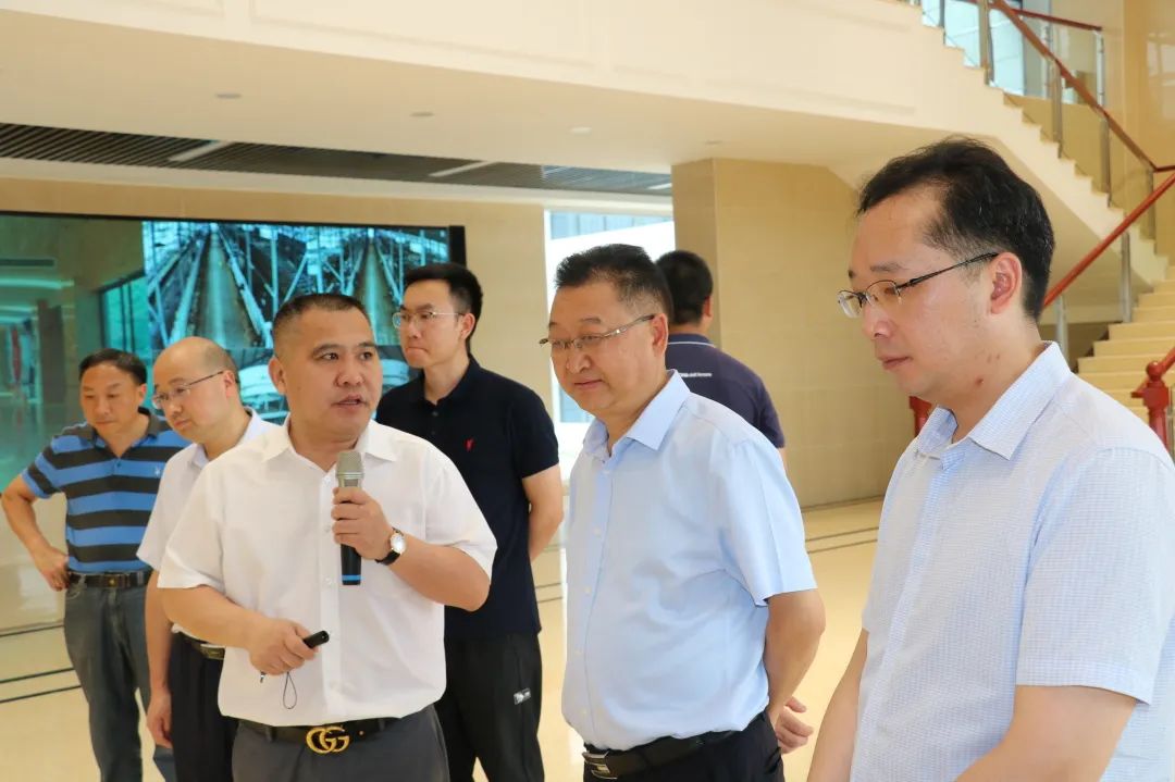 貴州省紀(jì)委省監(jiān)委派駐第十三紀(jì)檢組、省工信廳一行蒞臨皇氏集團(tuán)遵義乳業(yè)調(diào)研