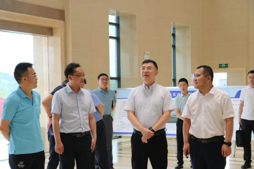 遵義市委常委、市政府副市長(zhǎng)王龍一行蒞臨皇氏集團(tuán)遵義乳業(yè)調(diào)研指導(dǎo)