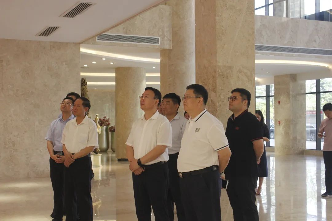 深化地企合作，共謀發(fā)展機(jī)遇丨泰安市委領(lǐng)導(dǎo)一行蒞臨皇氏集團(tuán)交流指導(dǎo)