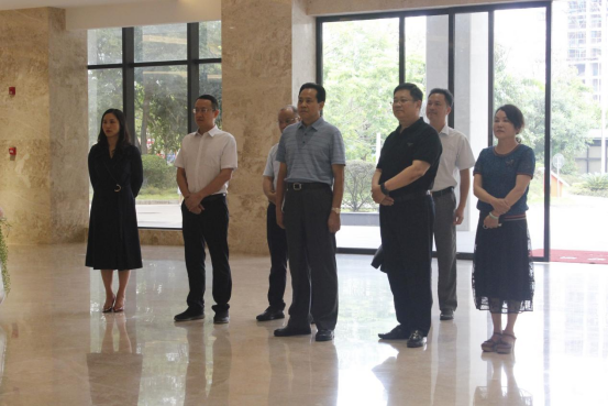 自治區(qū)政協(xié)副主席、黨組副書記黃世勇一行蒞臨皇氏集團調(diào)研指導(dǎo)